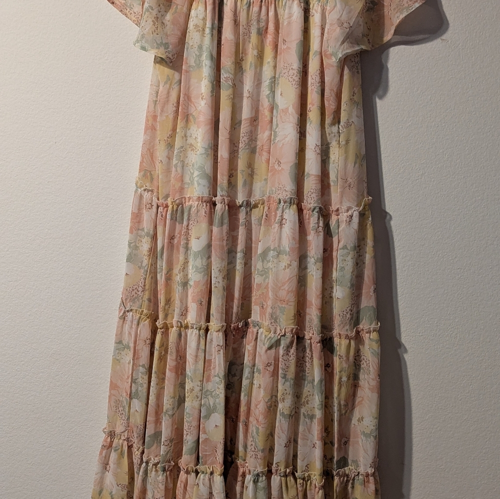 In Loop Floral Maxi Dress - Picture 4 of 7
